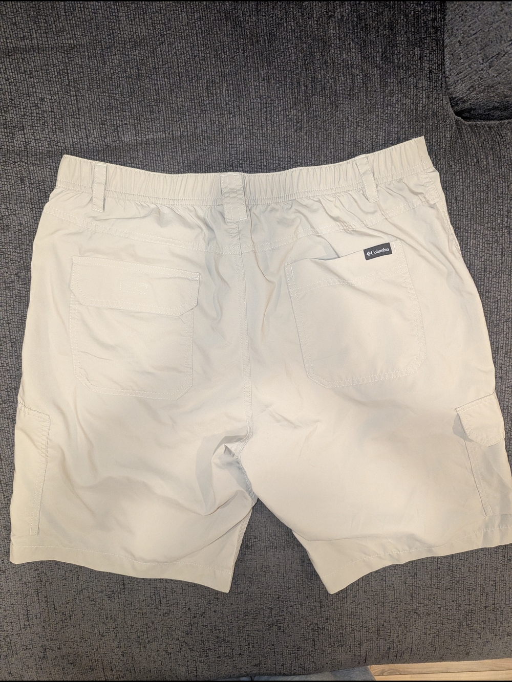 Columbia Men's Light Gray Cargo Shorts